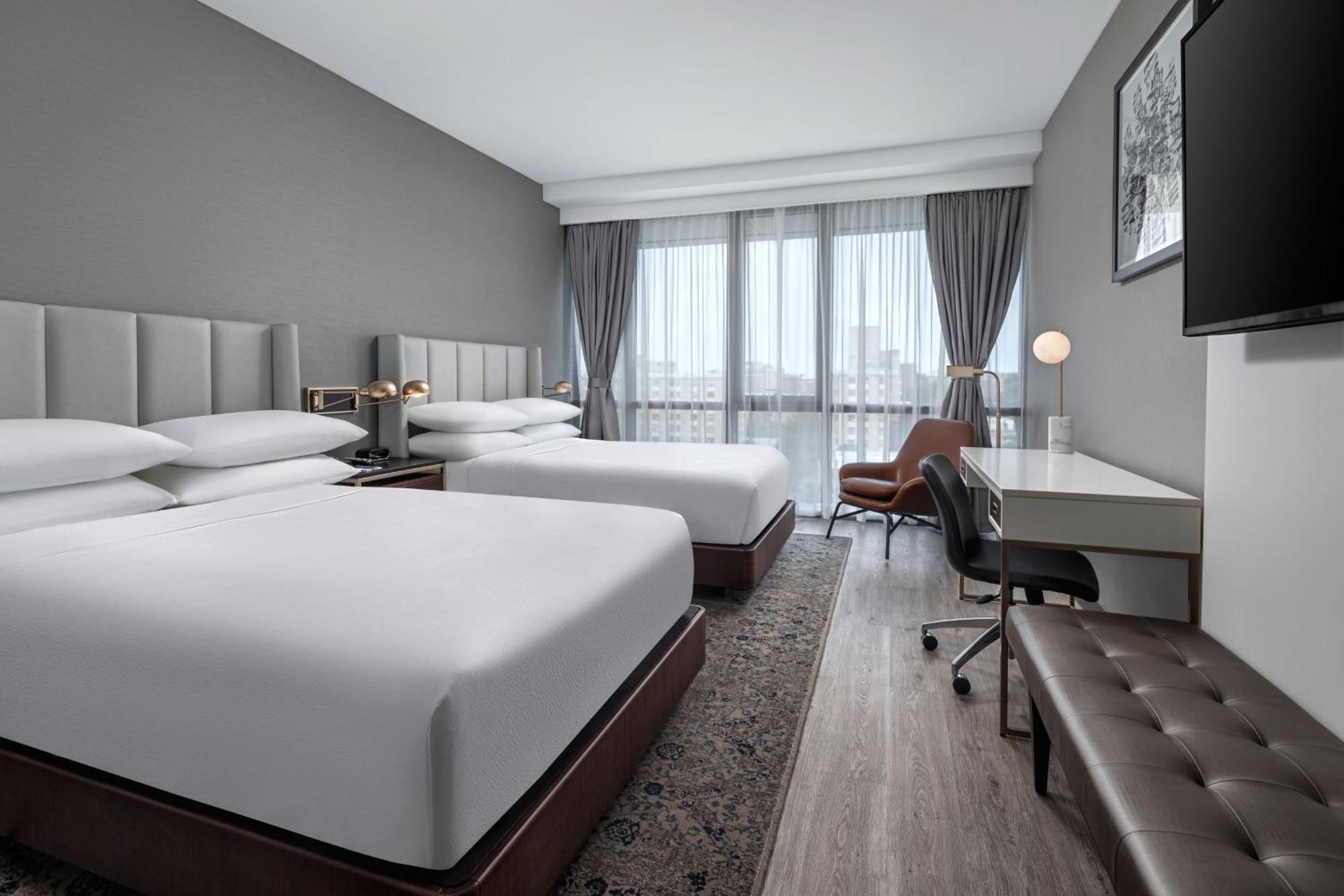 Four Points By Sheraton Flushing New York Exterior photo